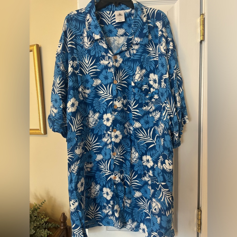 Men’s Disney Hawaiian style button down shirt XXL excellent condition